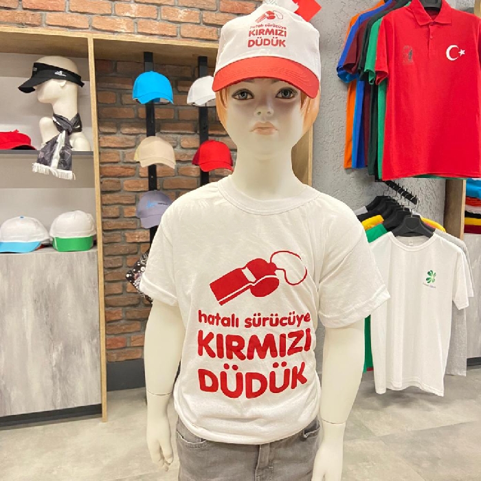 T-shirt & Şapka